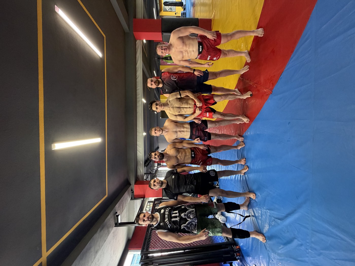 Teamfoto nach dem Sparring im UFC-Camp